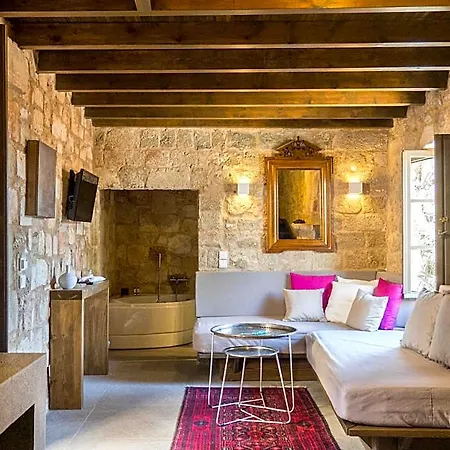 Trinity Boutique Hotel 3*